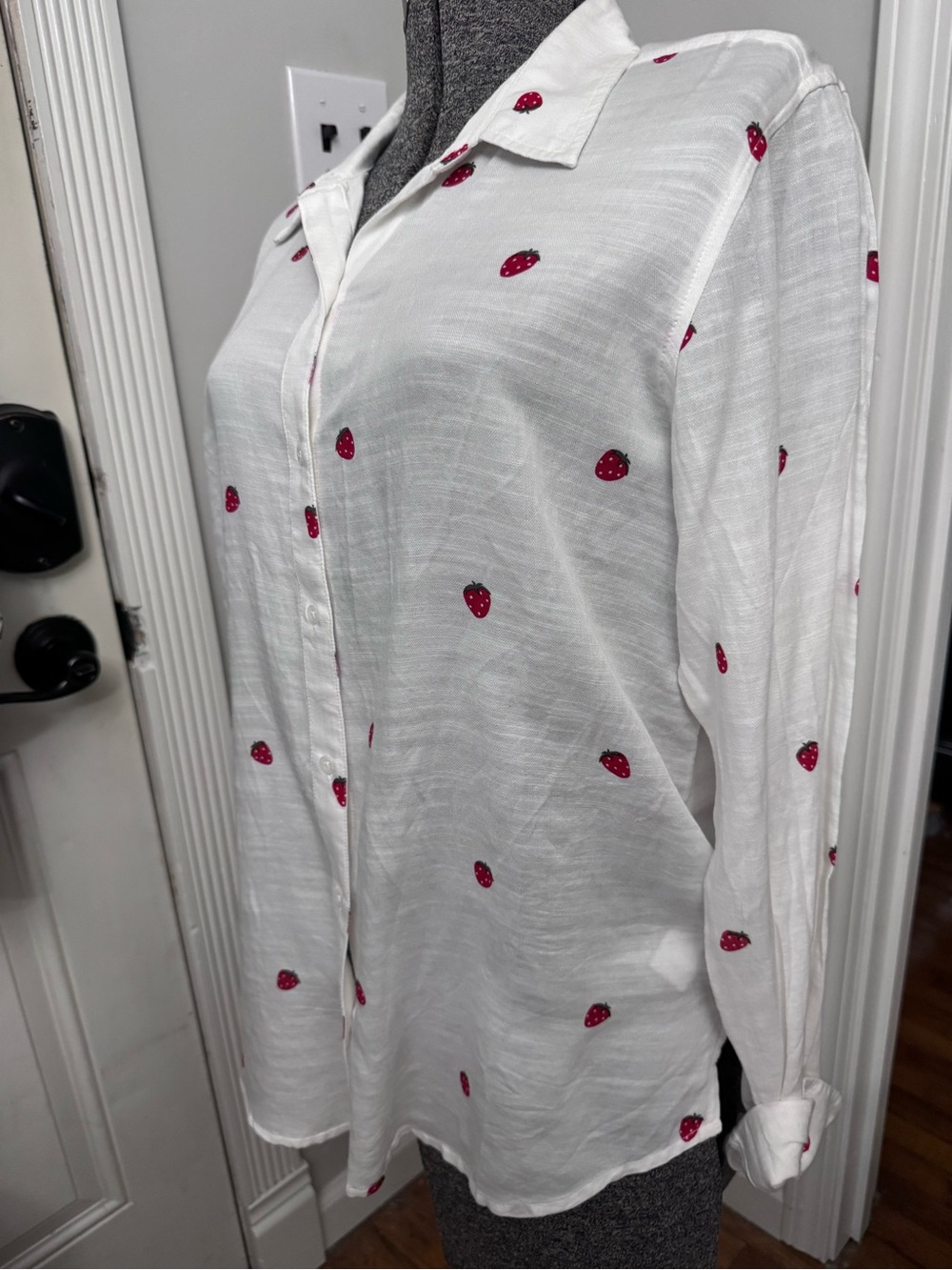 Women’s Lucky Brand White Button-Up Shirt with Red Strawberries NWT Medium - Picture 3 of 5